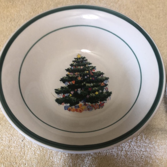 NWOT - Holly Tree by Totally Today Set of 2 Coupe Soup Bowls 7 5/8” - Picture 2 of 5
